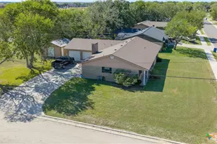 1704 Jackson St, Port Lavaca, TX 77979 - Photo 2