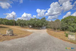 911 Heritage Hill, Canyon Lake, TX 78133 - Photo 2