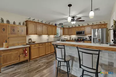 911 Heritage Hill, Canyon Lake, TX 78133 - Photo 18