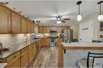 911 Heritage Hill, Canyon Lake, TX 78133 - Photo 20