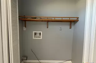 1051 Country Club Dr, Seguin, TX 78155 - Photo 10