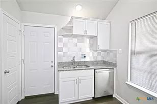 2973 Greenbriar, Seguin, TX 78155 - Photo 8