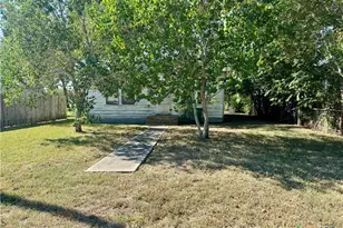 1409 E Commercial St, Victoria, TX 77901 - Photo 2