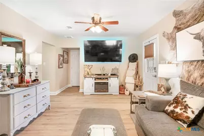 524 E 13th Avenue, Belton, TX 76513 - Photo 8