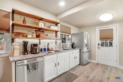 524 E 13th Avenue, Belton, TX 76513 - Photo 10