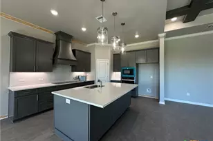 1011 Alice Cir, Temple, TX 76502 - Photo 6