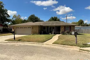 619 Jackson St, Rockdale, TX 76567 - Photo 2