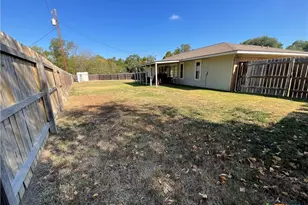 619 Jackson St, Rockdale, TX 76567 - Photo 6