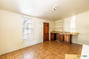 936 Water St, Gonzales, TX 78629 - Photo 10