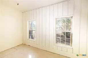 936 Water St, Gonzales, TX 78629 - Photo 6