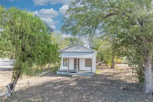 936 Water St, Gonzales, TX 78629 - Photo 2