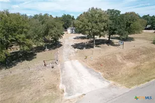 2802 W 4th St, Cameron, TX 76520 - Photo 12