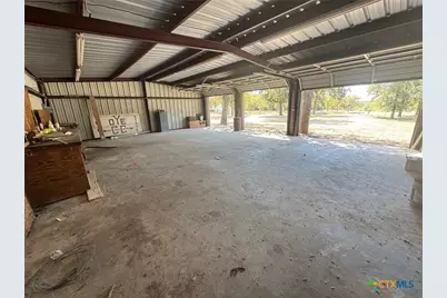 2802 W 4th Street, Cameron, TX 76520 - Photo 2