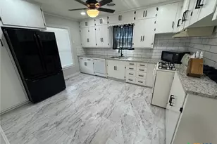 300 N Bowie, Cameron, TX 76520 - Photo 4