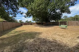 300 N Bowie, Cameron, TX 76520 - Photo 16