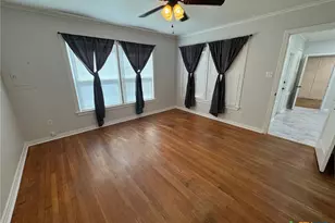 300 N Bowie, Cameron, TX 76520 - Photo 6