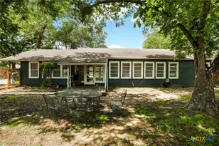 621 E Hackberry St, Seguin, TX 78155 - Photo 24