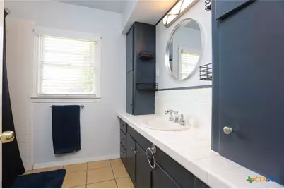 621 E Hackberry Street, Seguin, TX 78155 - Photo 12