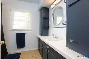 621 E Hackberry St, Seguin, TX 78155 - Photo 12