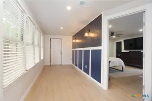 621 E Hackberry St, Seguin, TX 78155 - Photo 20