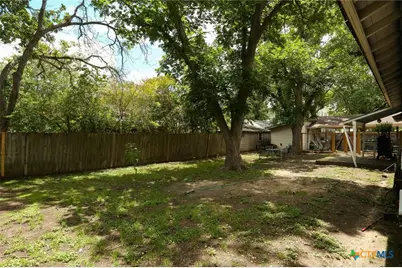 621 E Hackberry Street, Seguin, TX 78155 - Photo 22