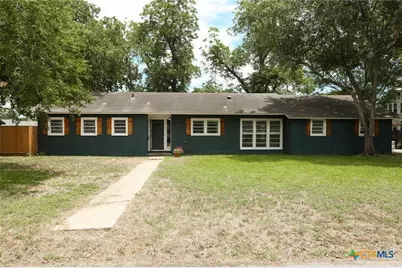 621 E Hackberry Street, Seguin, TX 78155 - Photo 2