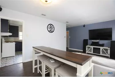 621 E Hackberry Street, Seguin, TX 78155 - Photo 8