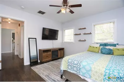 621 E Hackberry Street, Seguin, TX 78155 - Photo 14