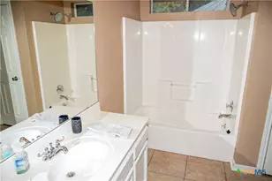 303 Bridle Ln, Victoria, TX 77904 - Photo 14