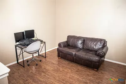 303 Bridle Lane, Victoria, TX 77904 - Photo 6