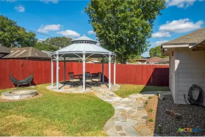 303 Bridle Lane, Victoria, TX 77904 - Photo 10