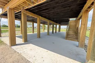 638 Swallow, Palacios, TX 77465 - Photo 4