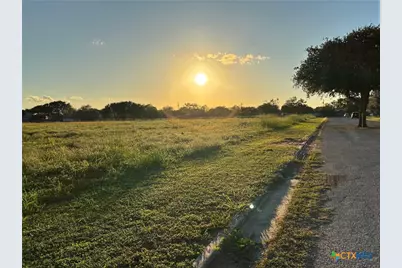302 W Fannin Street, Refugio, TX 78377 - Photo 2