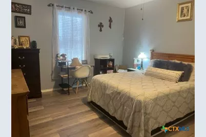 606 Schwab Street, Yoakum, TX 77995 - Photo 4