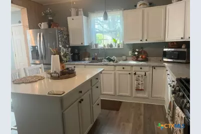 606 Schwab Street, Yoakum, TX 77995 - Photo 8