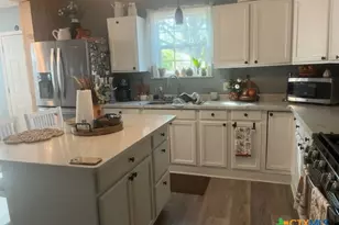 606 Schwab St, Yoakum, TX 77995 - Photo 8