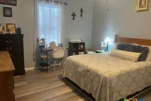 606 Schwab St, Yoakum, TX 77995 - Photo 2