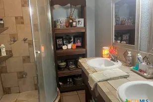 606 Schwab St, Yoakum, TX 77995 - Photo 6