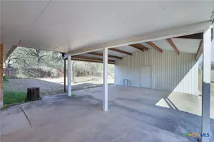 25 County Rd 427, Stockdale, TX 78160 - Photo 8