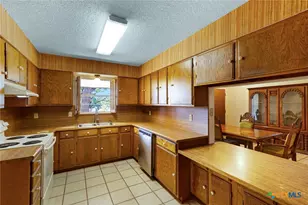 25 County Rd 427, Stockdale, TX 78160 - Photo 18