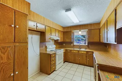 25 County Road 427, Stockdale, TX 78160 - Photo 16