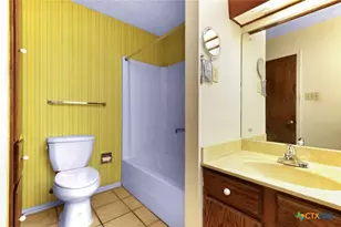 25 County Rd 427, Stockdale, TX 78160 - Photo 26