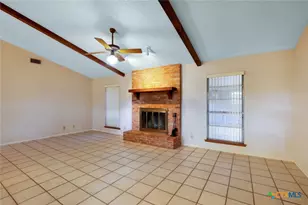 25 County Rd 427, Stockdale, TX 78160 - Photo 14