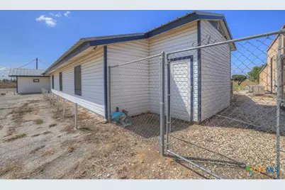 2918 W Kingsbury Street, Seguin, TX 78155 - Photo 14