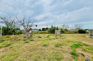 848 Margie Tewmey Rd, Port Lavaca, TX 77979 - Photo 14