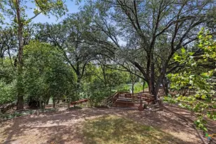 949 Burges St, Seguin, TX 78155 - Photo 8