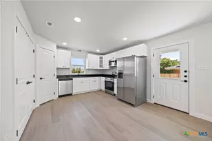 1407 S 5th St, Temple, TX 76504 - Photo 12