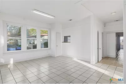 613&615 E Court Street, Seguin, TX 78155 - Photo 8