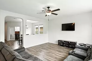 354 Deer Crest Dr, New Braunfels, TX 78130 - Photo 2