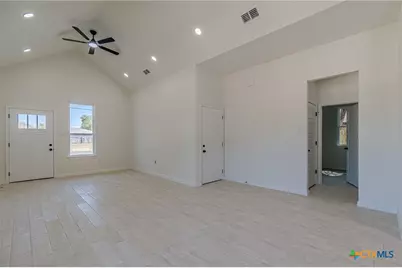 624 Stratton Ave, Seguin, TX 78155 - Photo 8